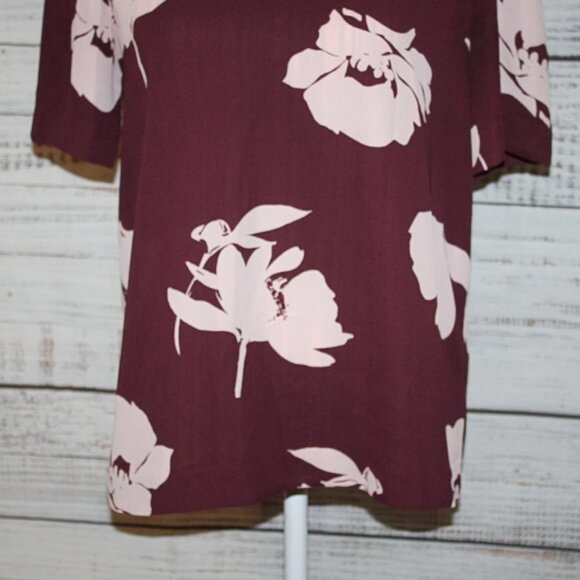 Halogen Burgandy V-back Short Sleeve Sheer blouse Pink flowers Size Small - Picture 4 of 7